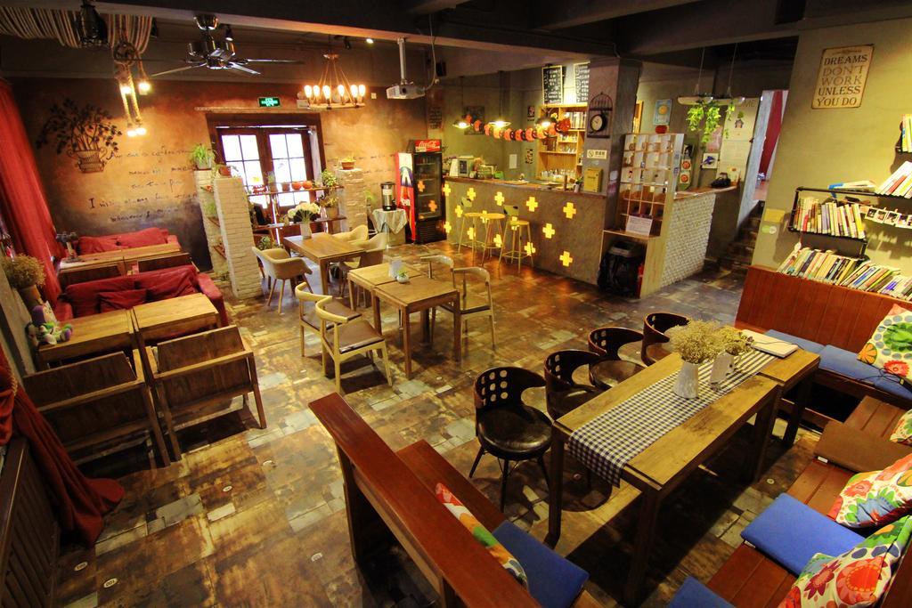 Dalian Buzz Light Year Youth Hostel Exterior photo